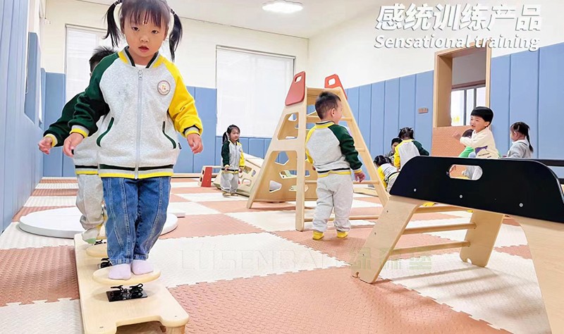 幼兒園感統(tǒng)游戲訓練 4.jpg